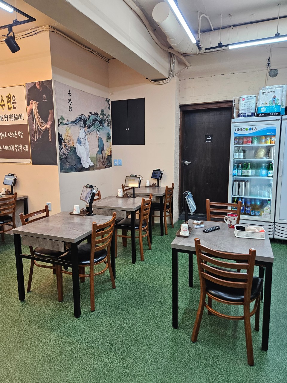 선비칼국수 신림대학동점 매장 내부